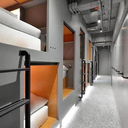 Tiang Capsule Hostel Bangkok Kültér fotó